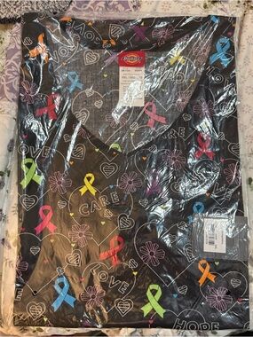 NIP Dickies Black V-Neck Scrub top w/ awareness ribbons, size 3x